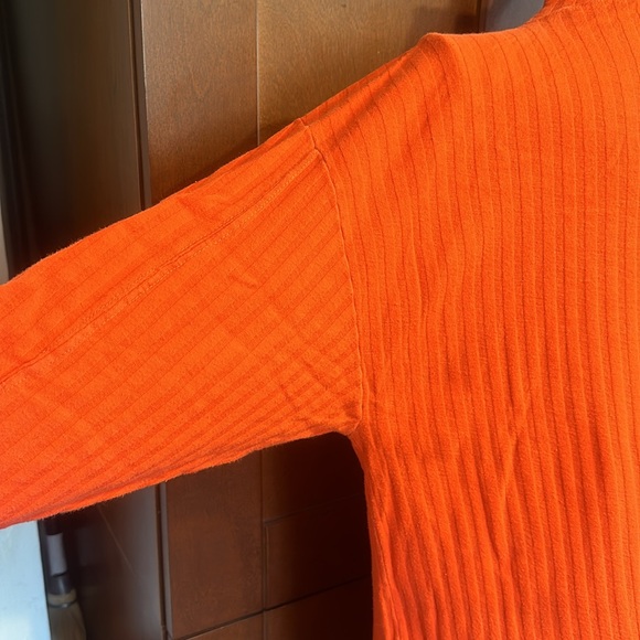 Bright orange stretchy butt covering pullover - Picture 8 of 9